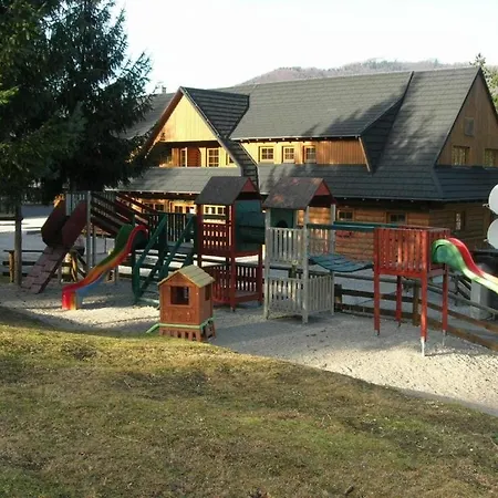 Drevenica Pod Lesom بيت للعطل *